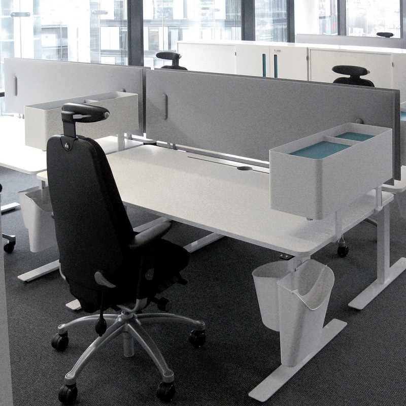 Snowsound Mitesco Desk, meerdere werkplekken in kantoortuin voorzien van akoestische bureauschermen