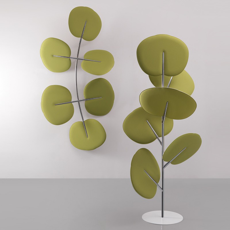 Snowsound Botanica Totem, vrijstaand akoestisch object met zes groene 'bladeren' gecombineerd met object aan de wand