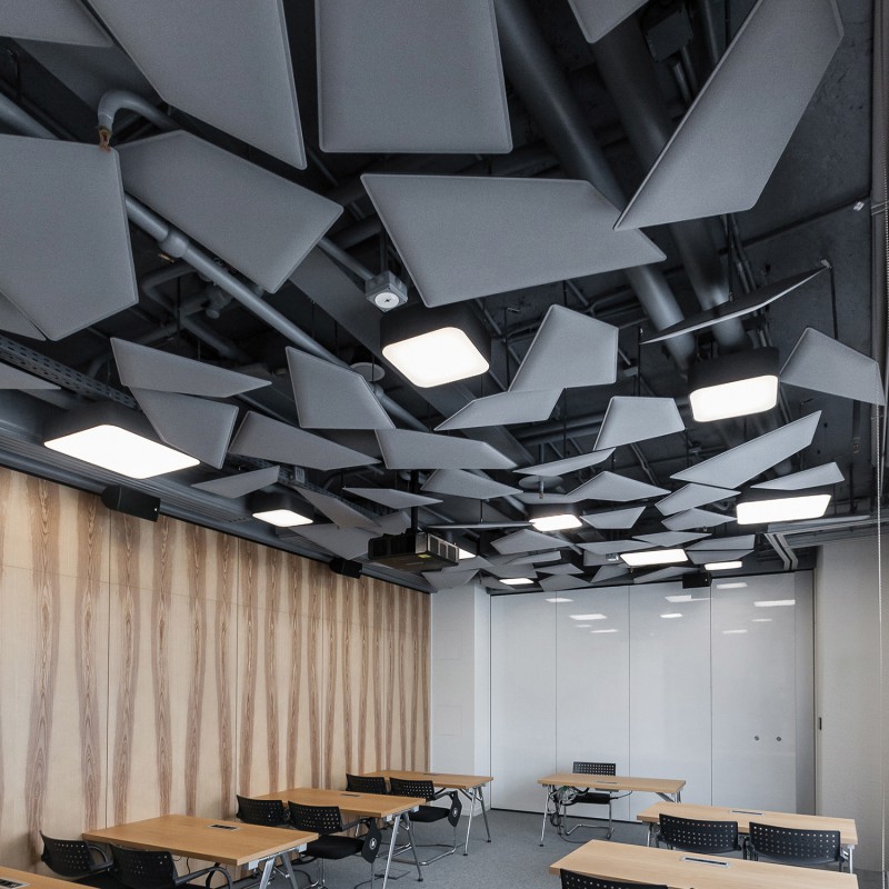 Snowsound Flap, presentatieruimte voorzien van akoestische panelen aan het plafond