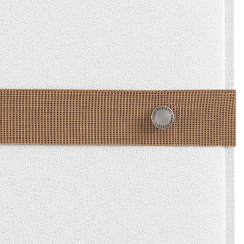 Snowsound Pli, detail van een bruin gekleurde elastische band voor het koppelen van de akoestische schermen