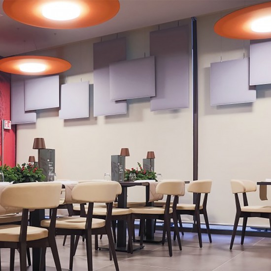 Snowsound Giotto Lux, drie ronde  akoestische plafondeilanden voorzien van LED-verlichting in bedrijfsrestaurant